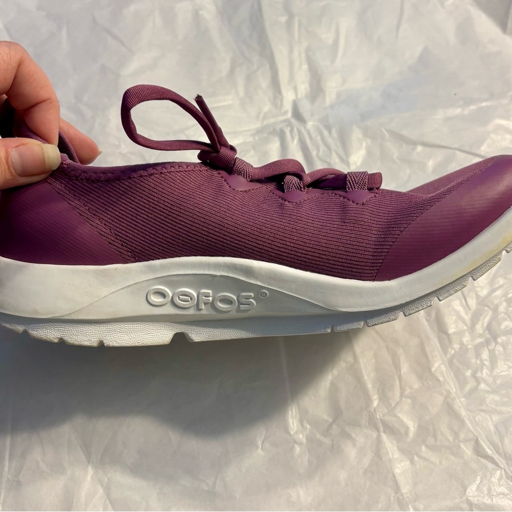 Oofos OOmg Low Recovery Shoe - Plum/Eggplant - EUC - Women's 8 - Picture 3 of 7
